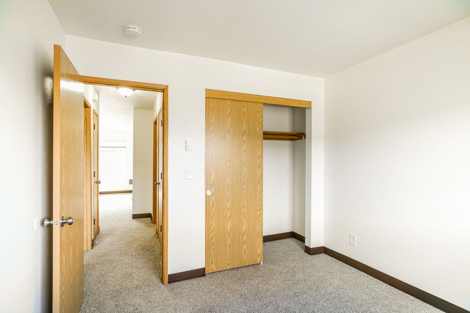 Salem Apartment: 3864 Sunnyview Road NE