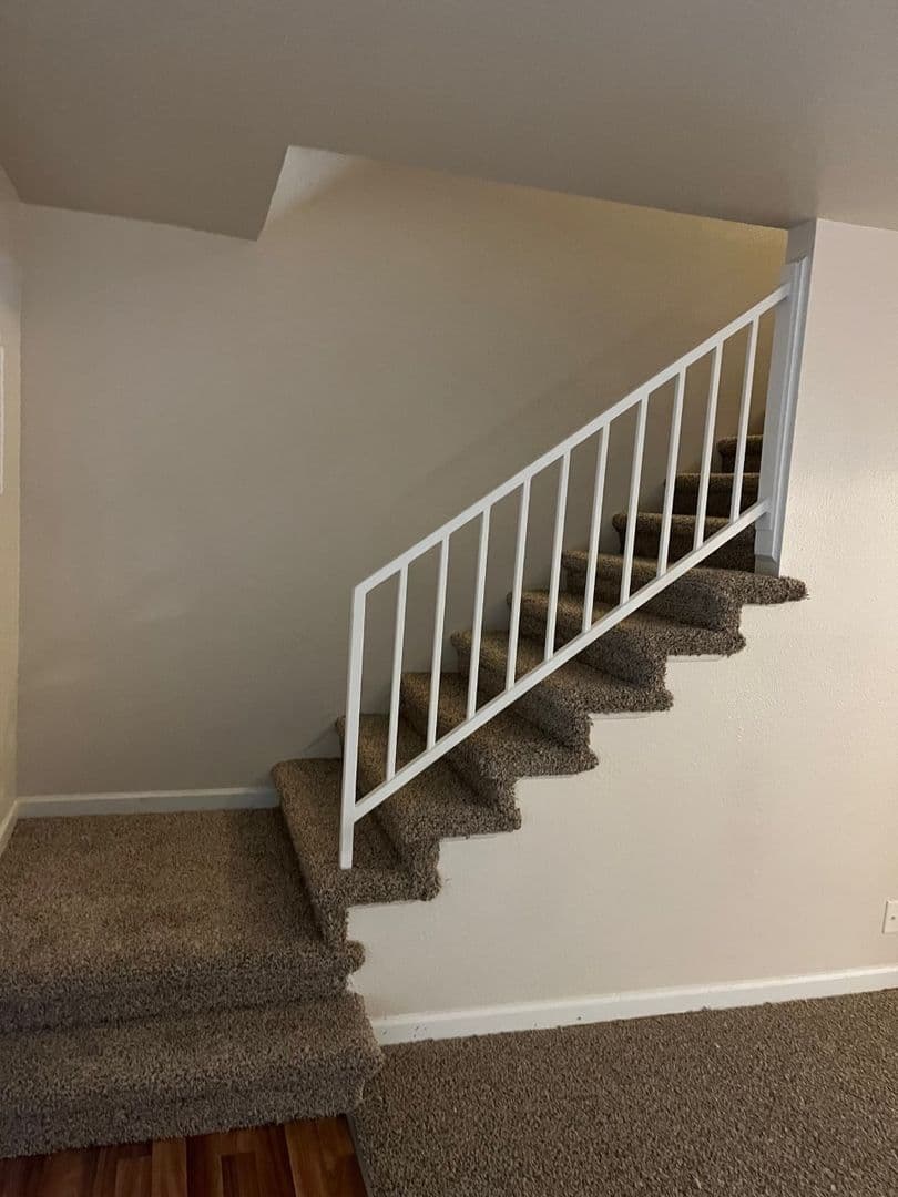 Salem Apartment: 2475-2497 Broadway Street NE 460-476 Locust Street NE
