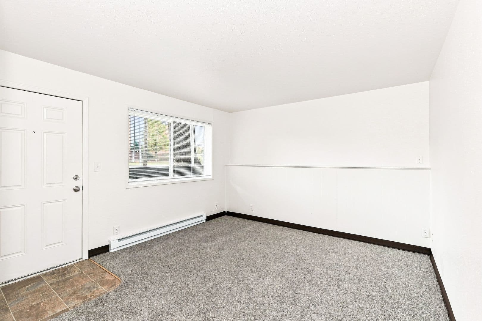 Salem Apartment: 2540 Broadway St NE