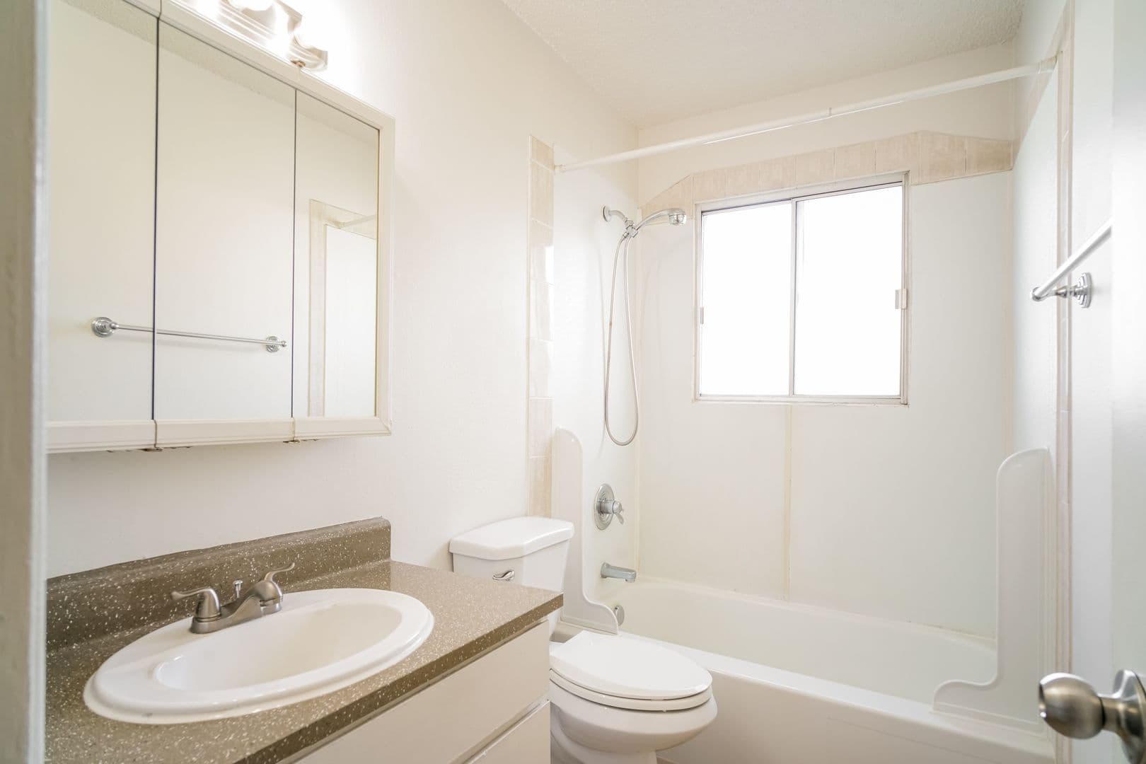 Portland Apartment: 1009 NE 47th Avenue