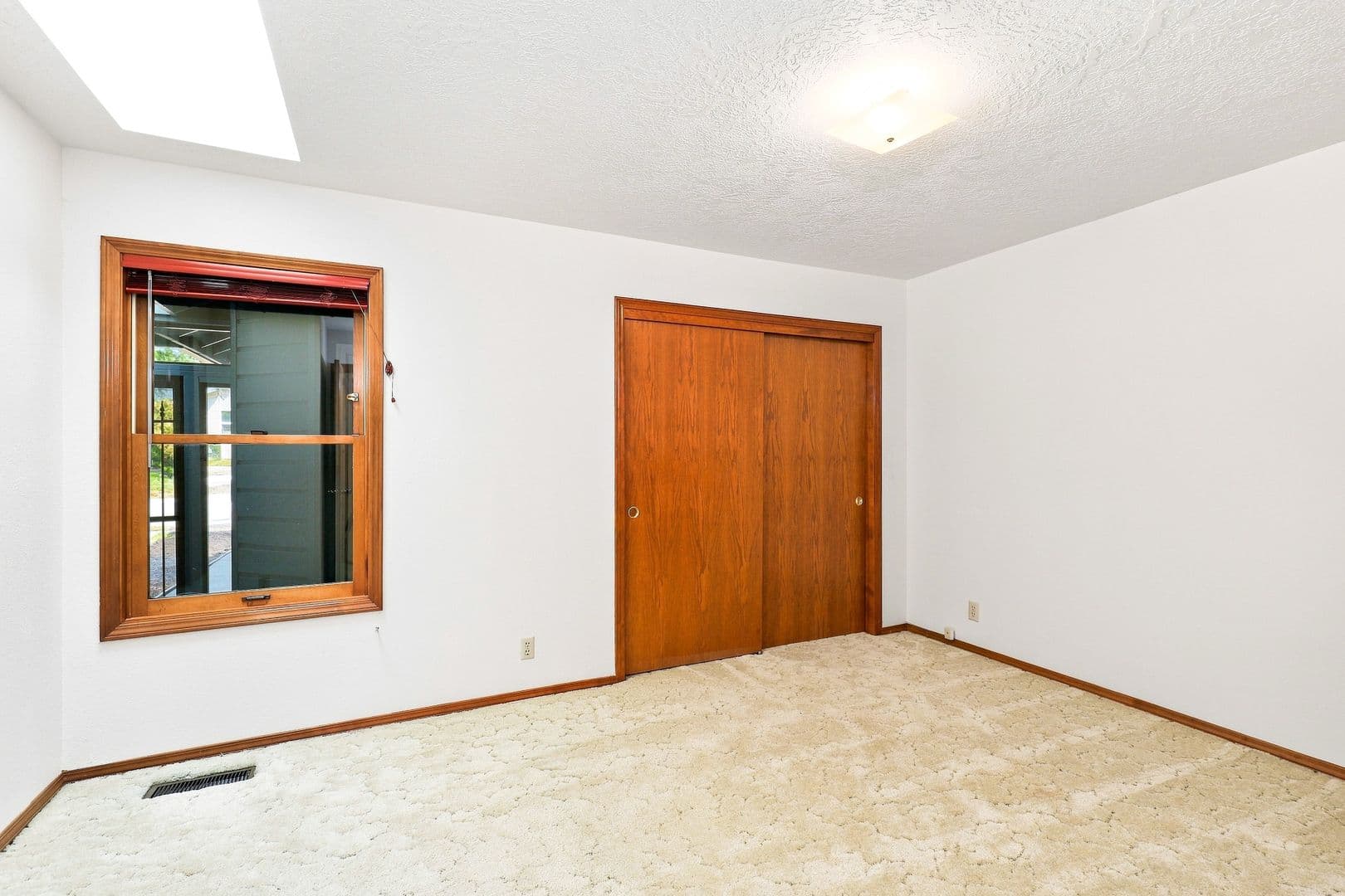 Monmouth House: 751 Catron St N