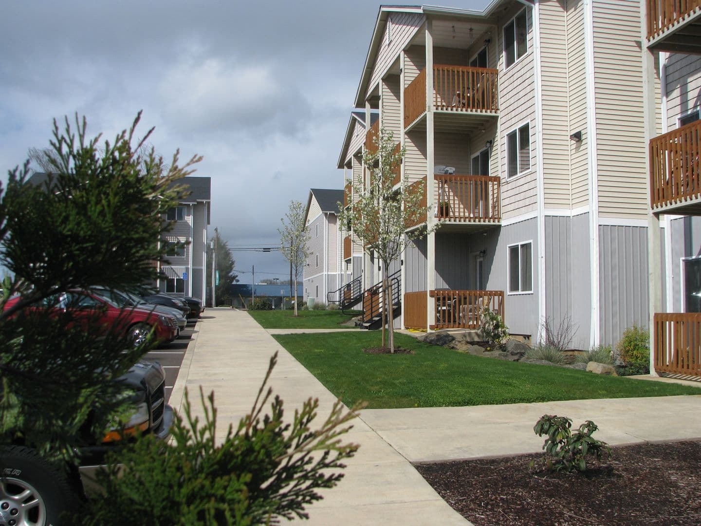 Dallas Apartment: 481 E Ellendale Ave