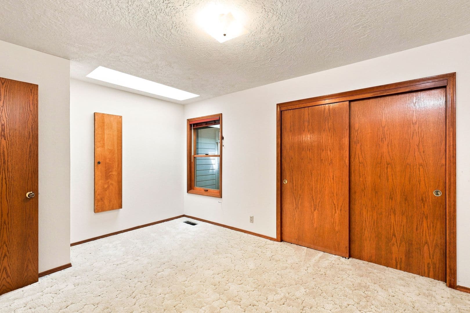 Monmouth House: 751 Catron St N