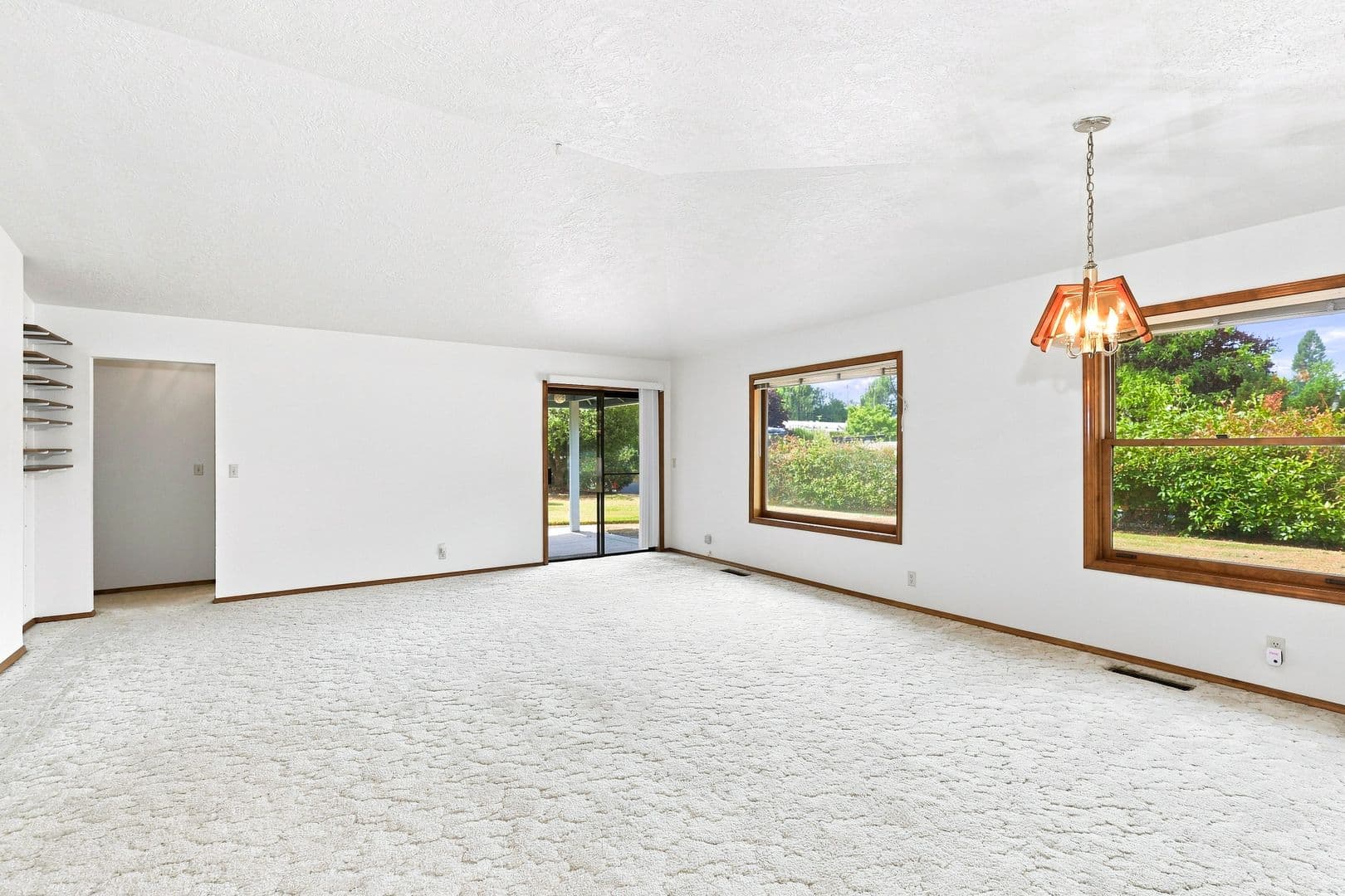 Monmouth House: 751 Catron St N