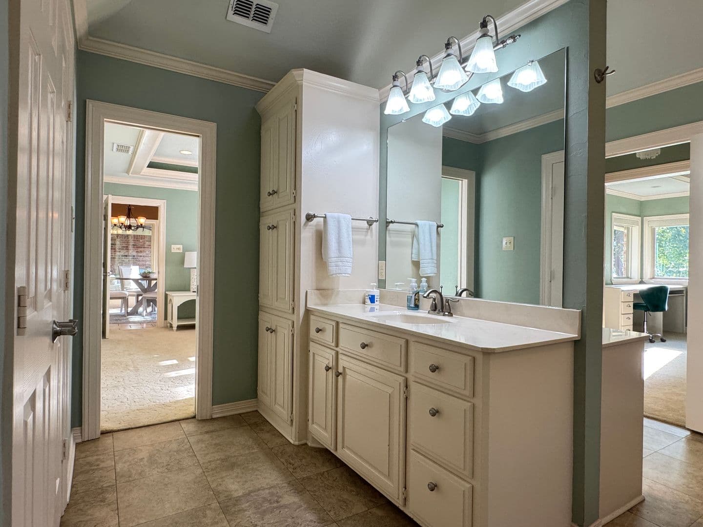 Flint House: 21184 Bay View Dr