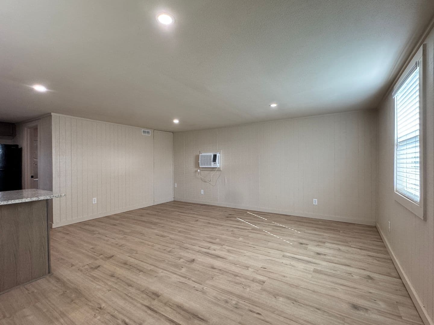 Hawkins Apartment: 410 W Front St