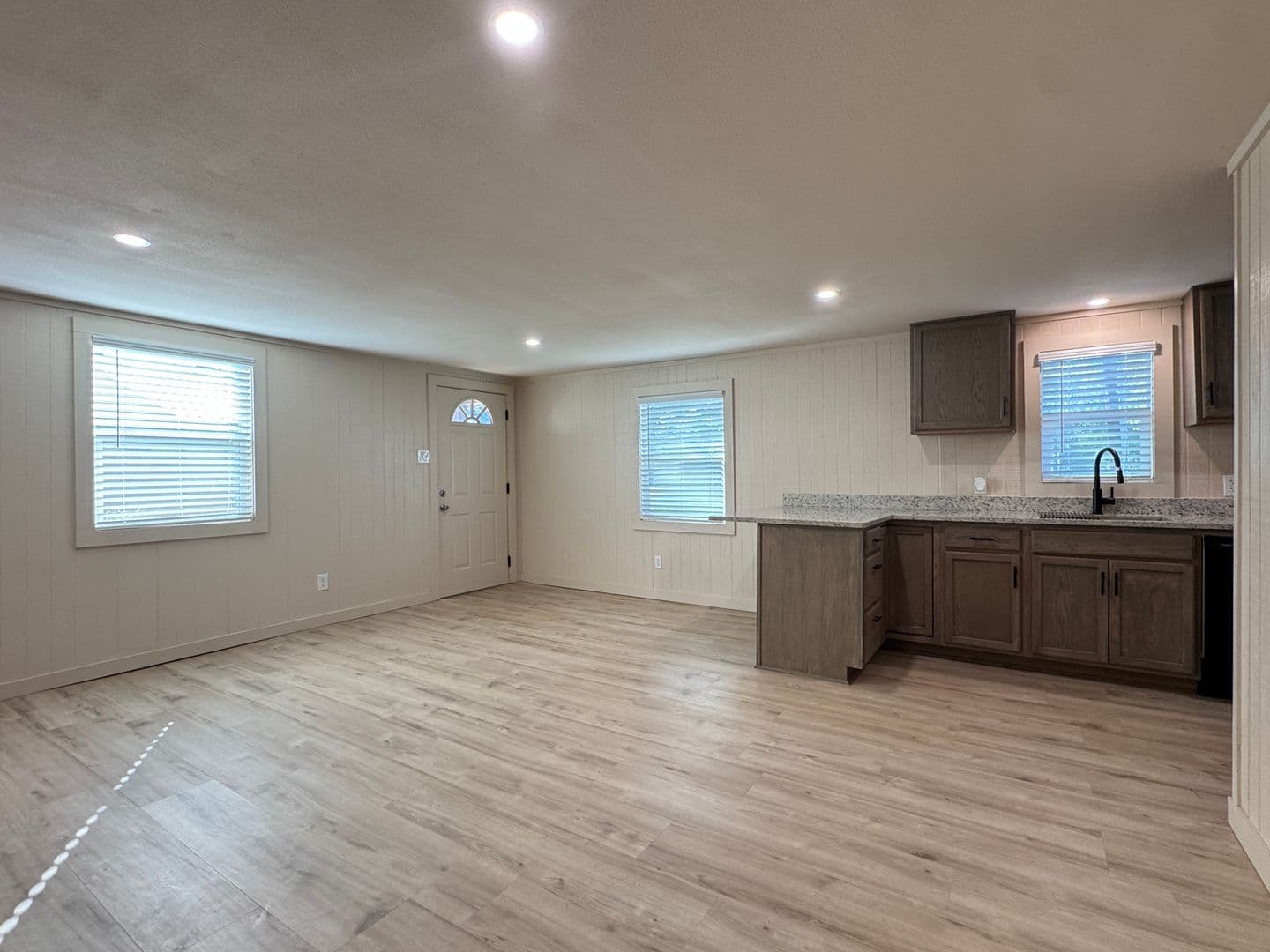 Hawkins Apartment: 410 W Front St