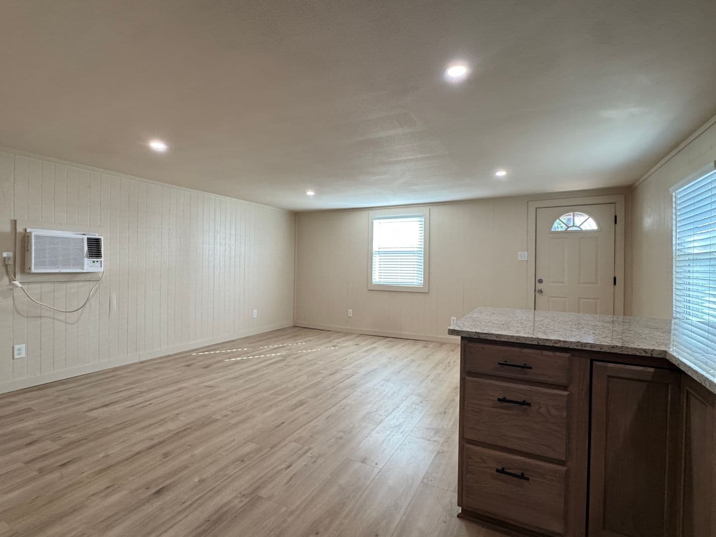 Hawkins Apartment: 410 W Front St