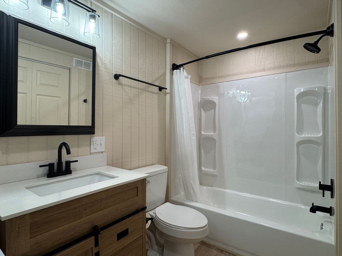 Hawkins Apartment: 410 W Front St