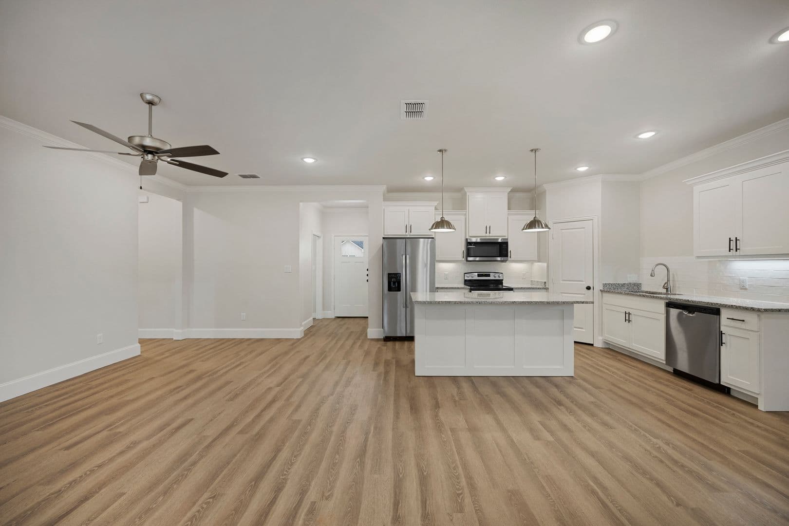 Flint Apartment: 17569 CR 196