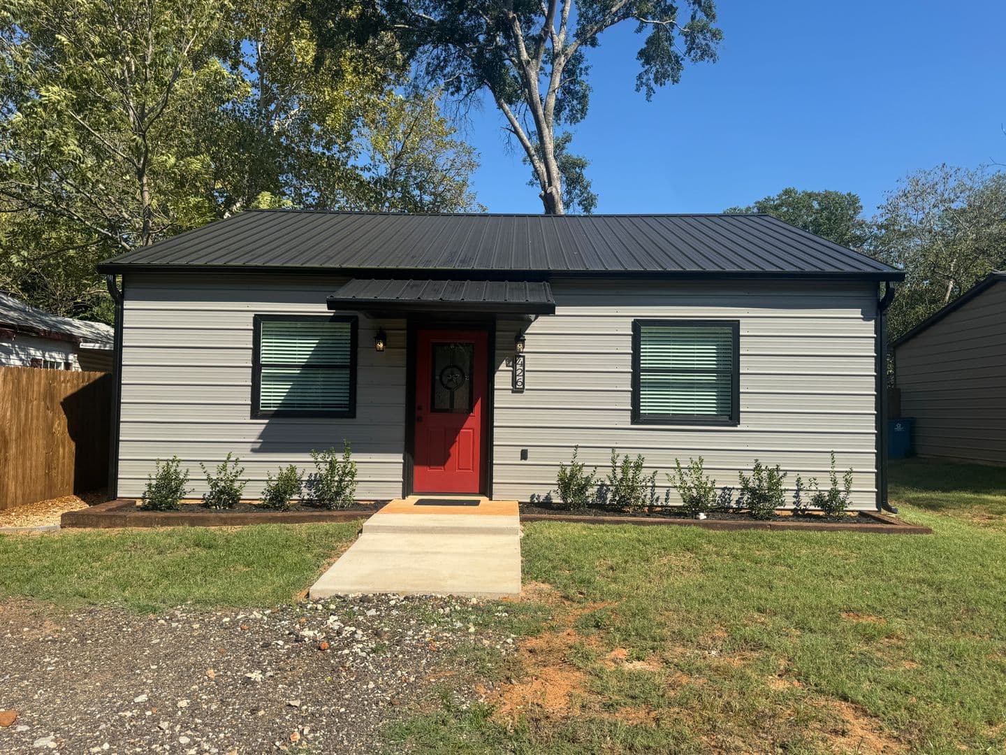 Hawkins Apartment: 410 W Front St