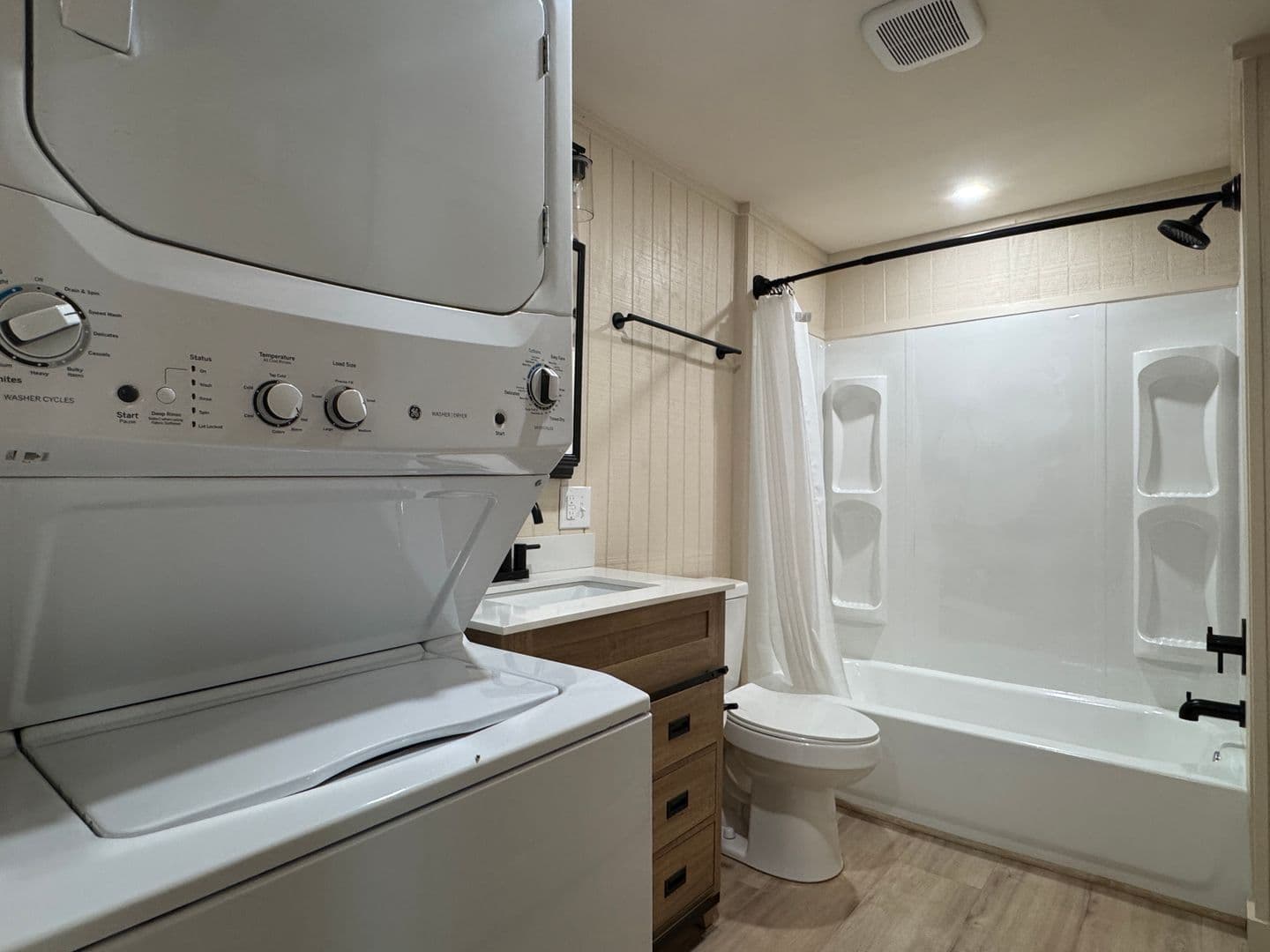 Hawkins Apartment: 410 W Front St