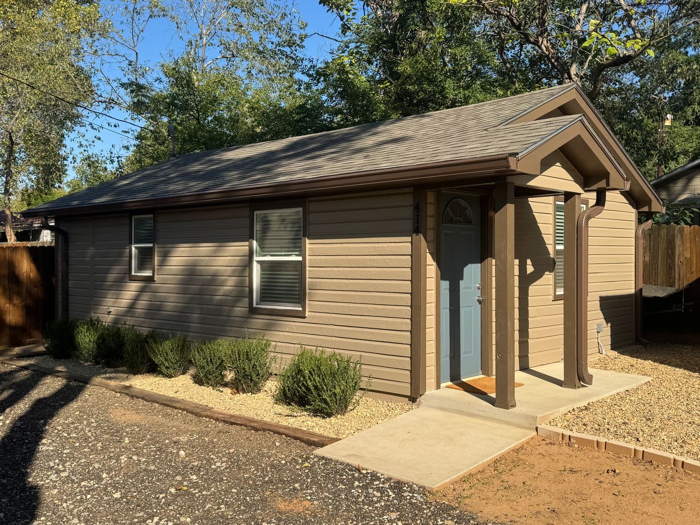 Hawkins Apartment: 410 W Front St