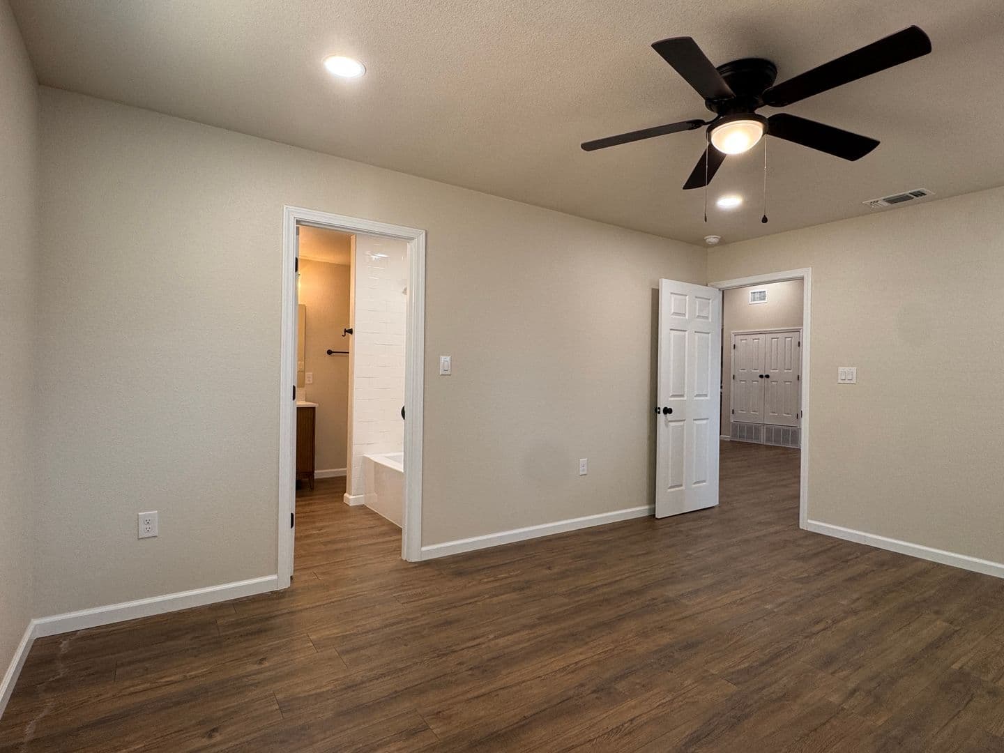 Hawkins Apartment: 410 W Front St