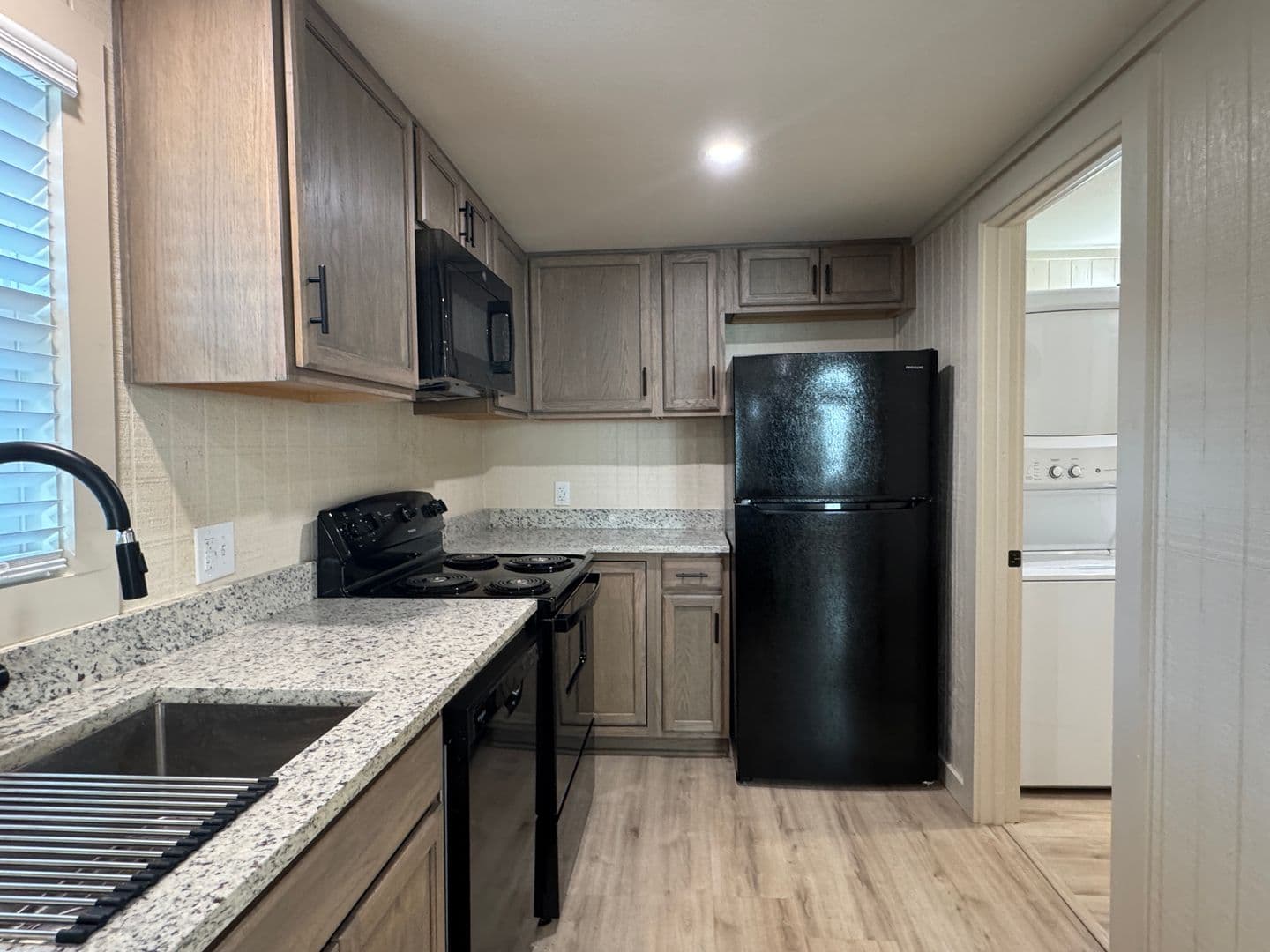 Hawkins Apartment: 410 W Front St