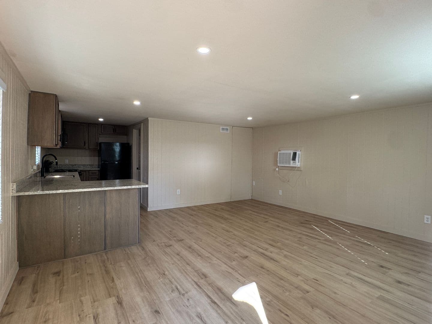 Hawkins Apartment: 410 W Front St