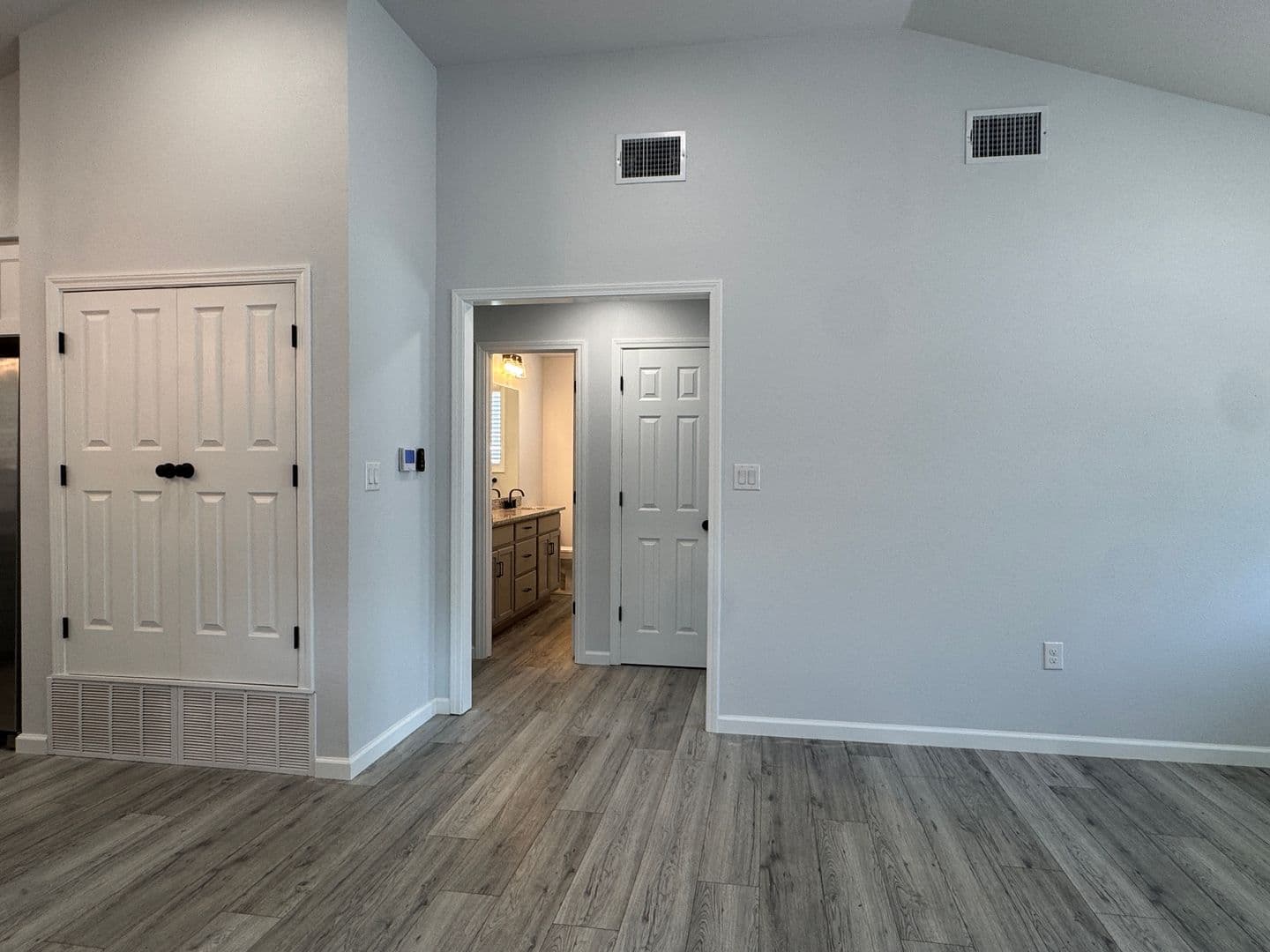 Hawkins Apartment: 410 W Front St