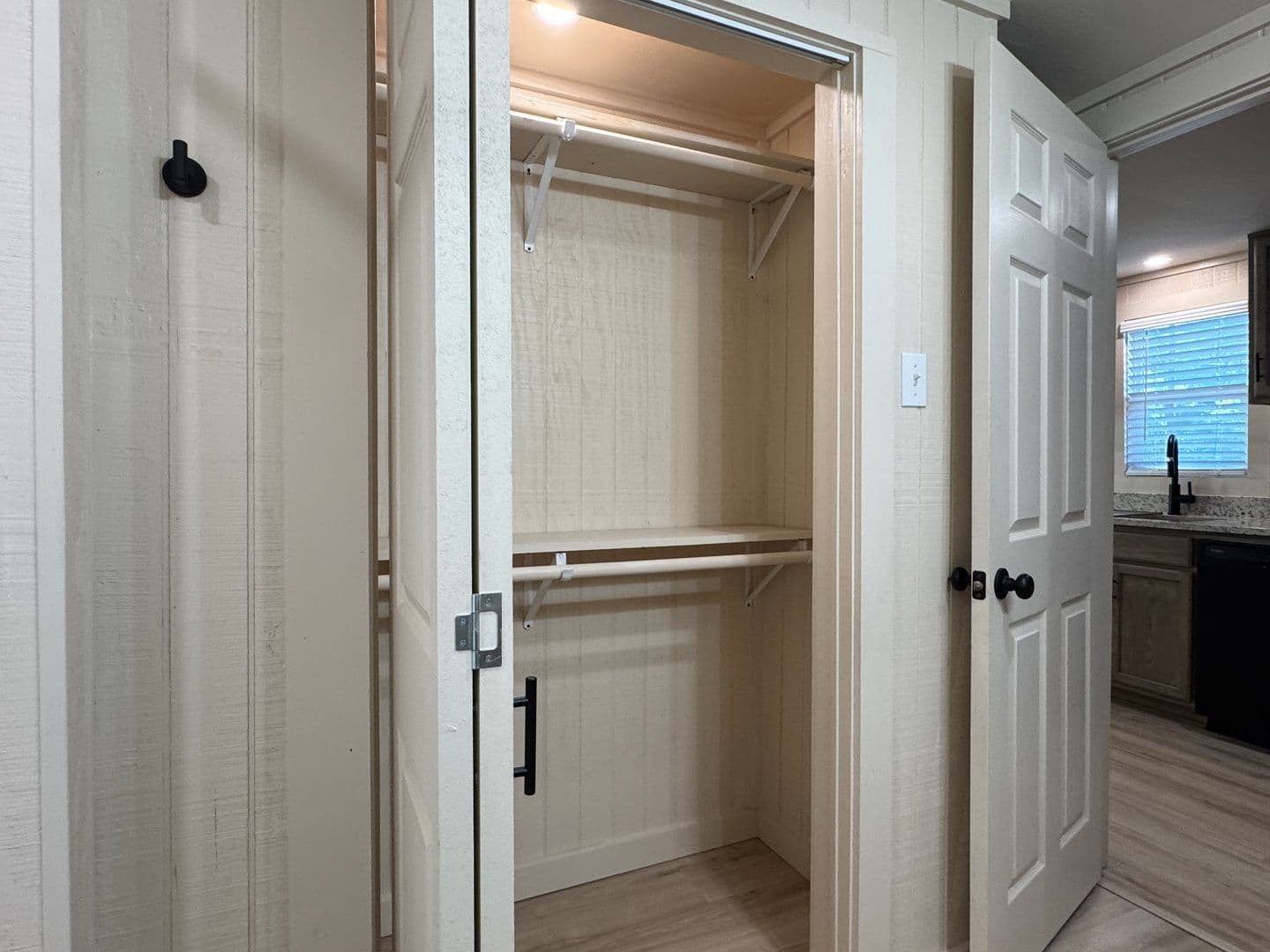 Hawkins Apartment: 410 W Front St