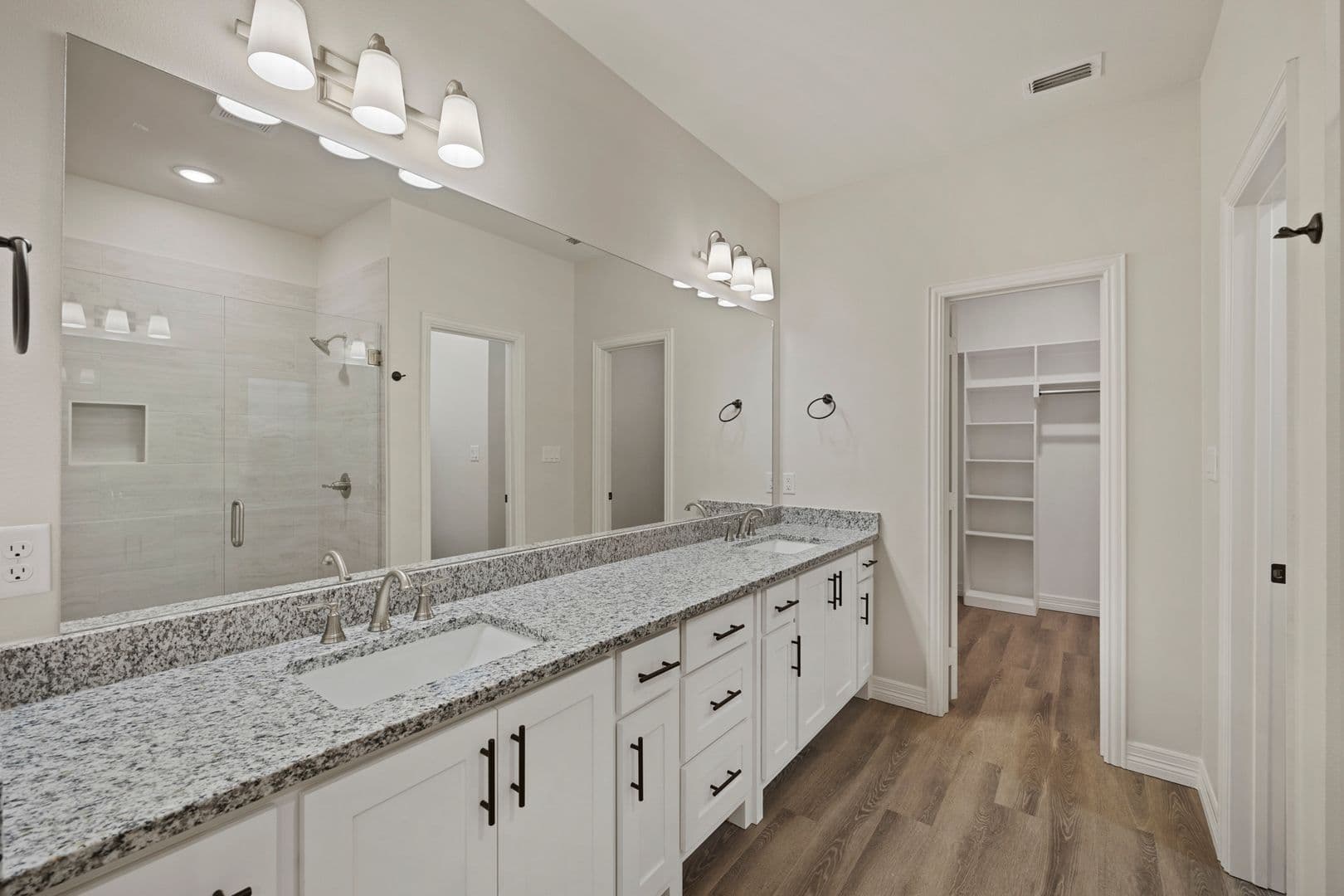 Flint Apartment: 17569 CR 196