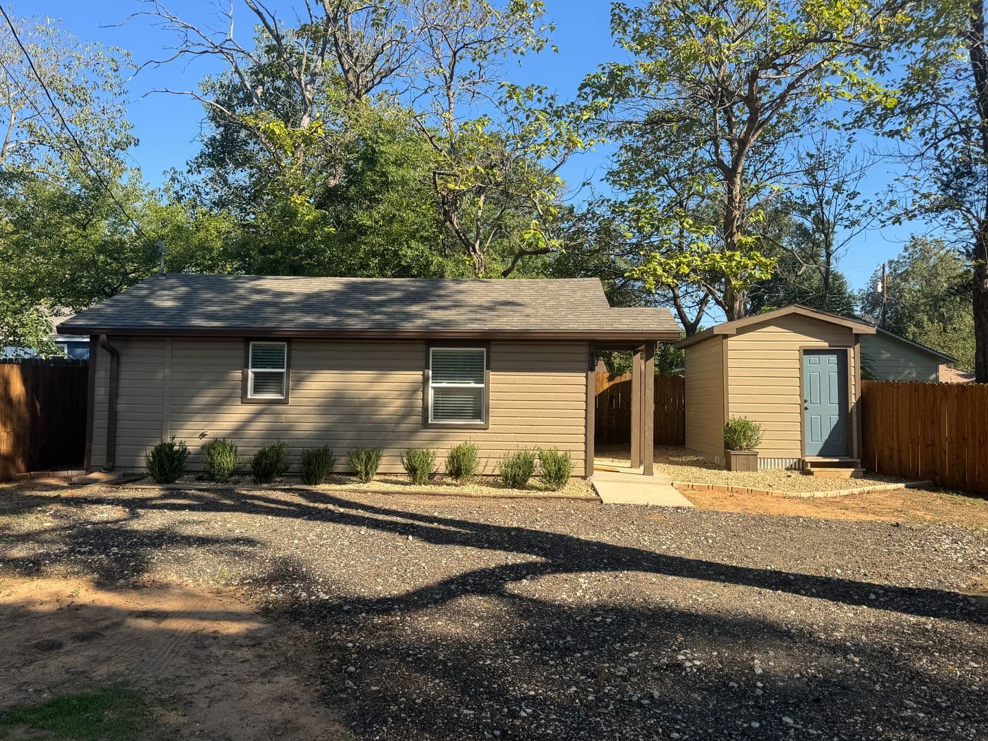 Hawkins Apartment: 410 W Front St