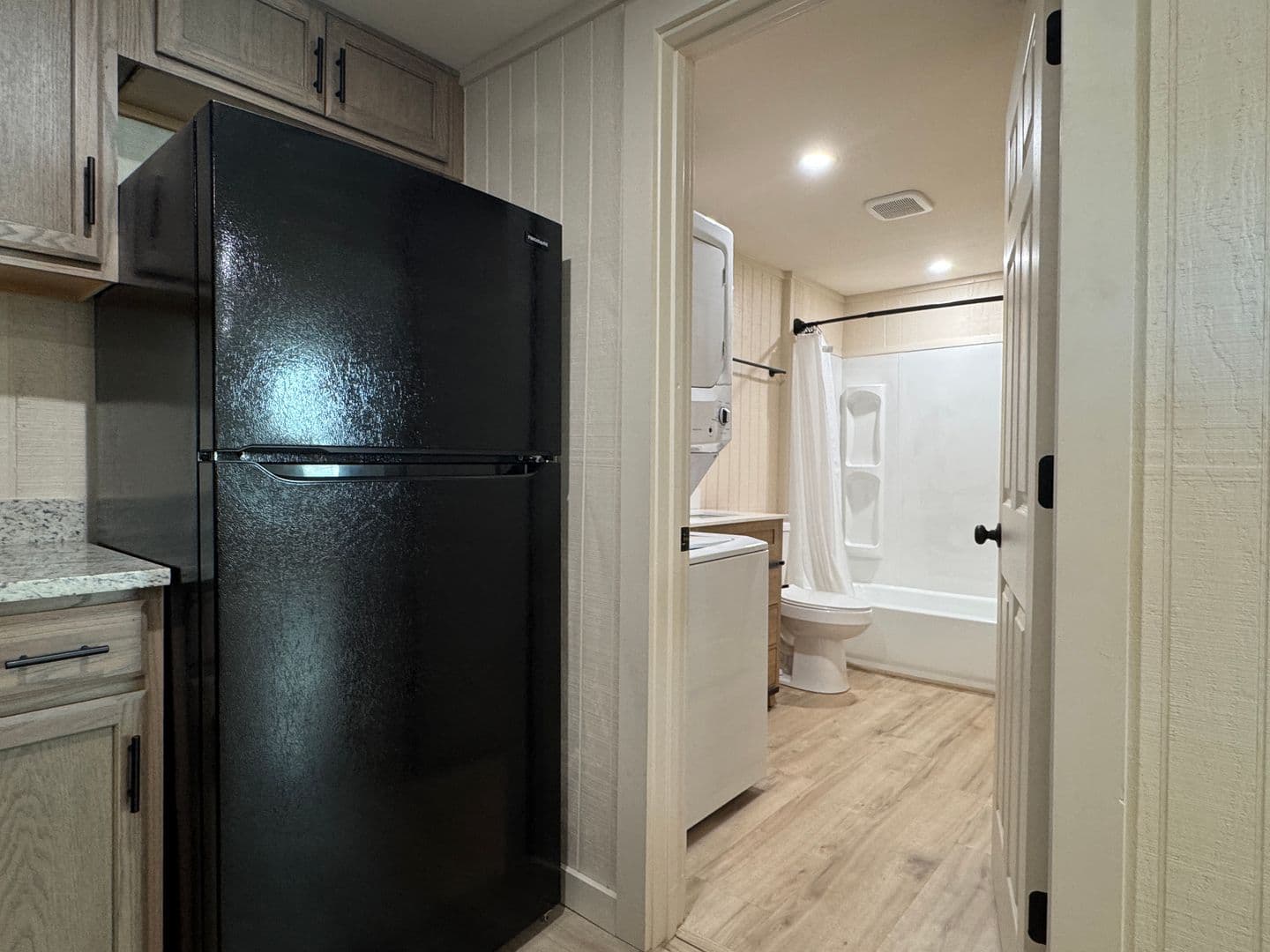 Hawkins Apartment: 410 W Front St