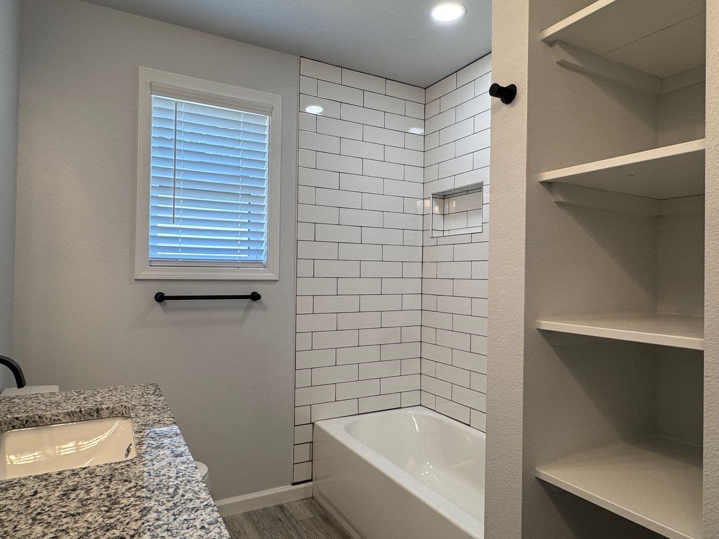 Hawkins Apartment: 410 W Front St
