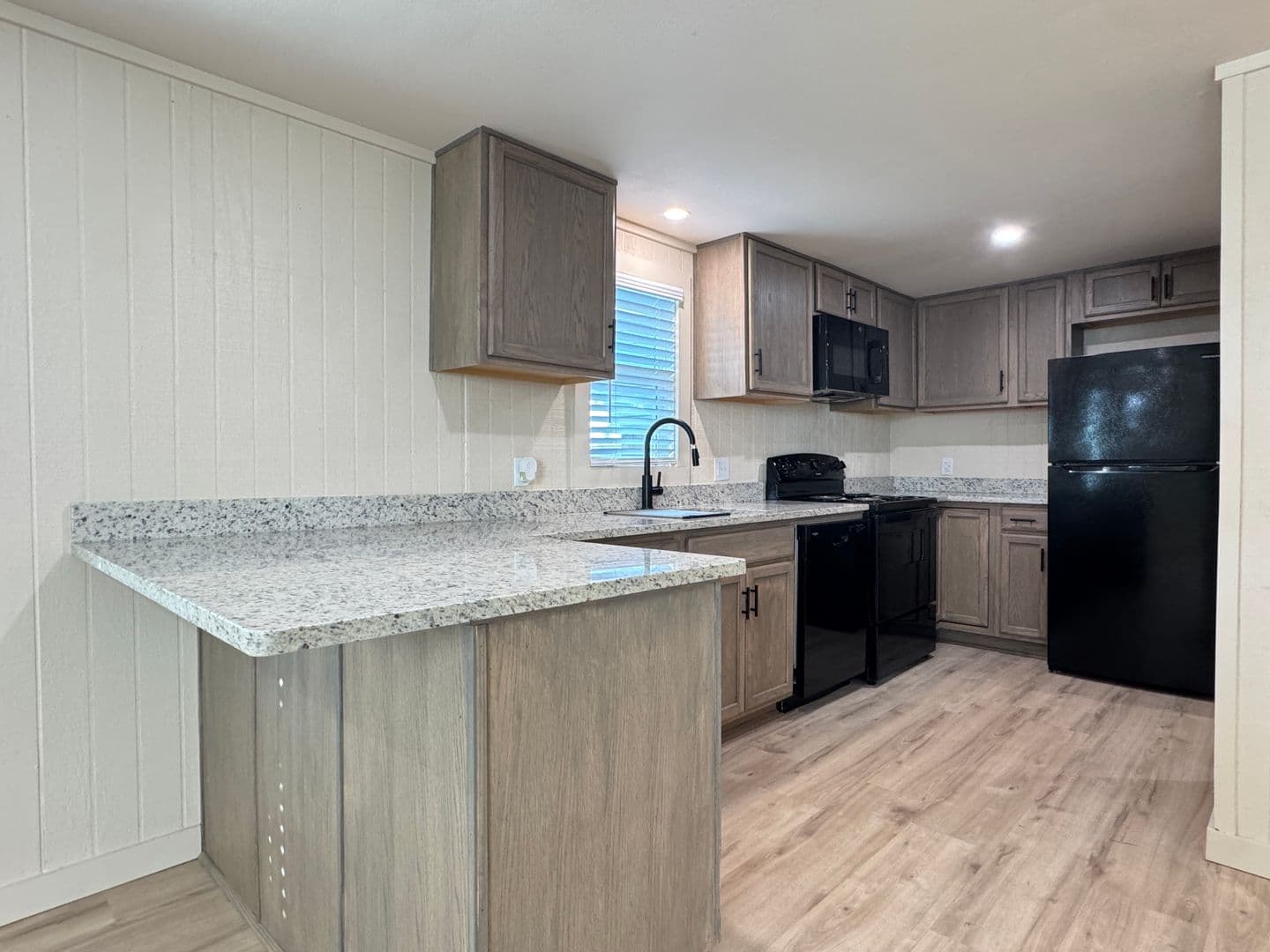 Hawkins Apartment: 410 W Front St