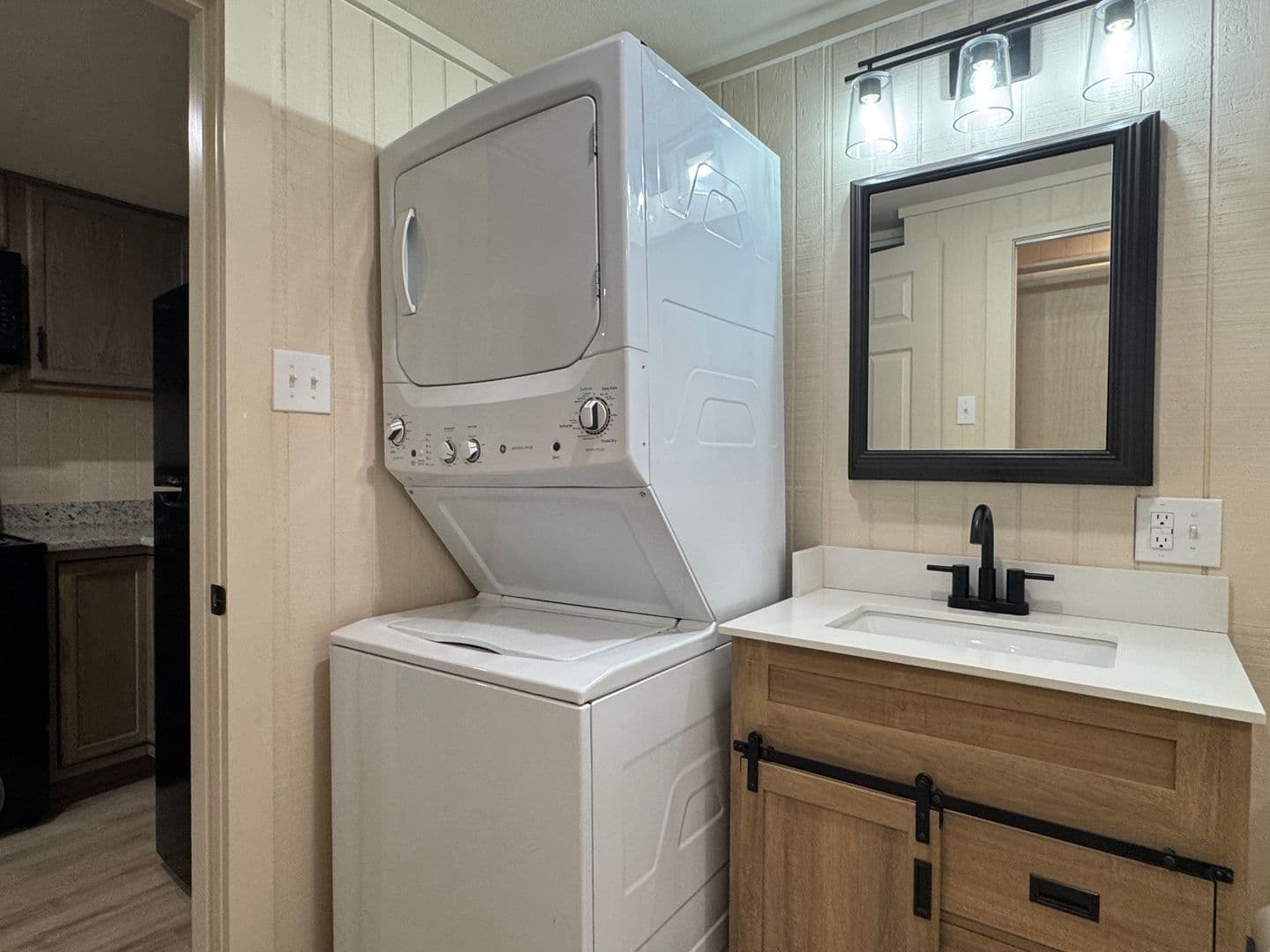 Hawkins Apartment: 410 W Front St