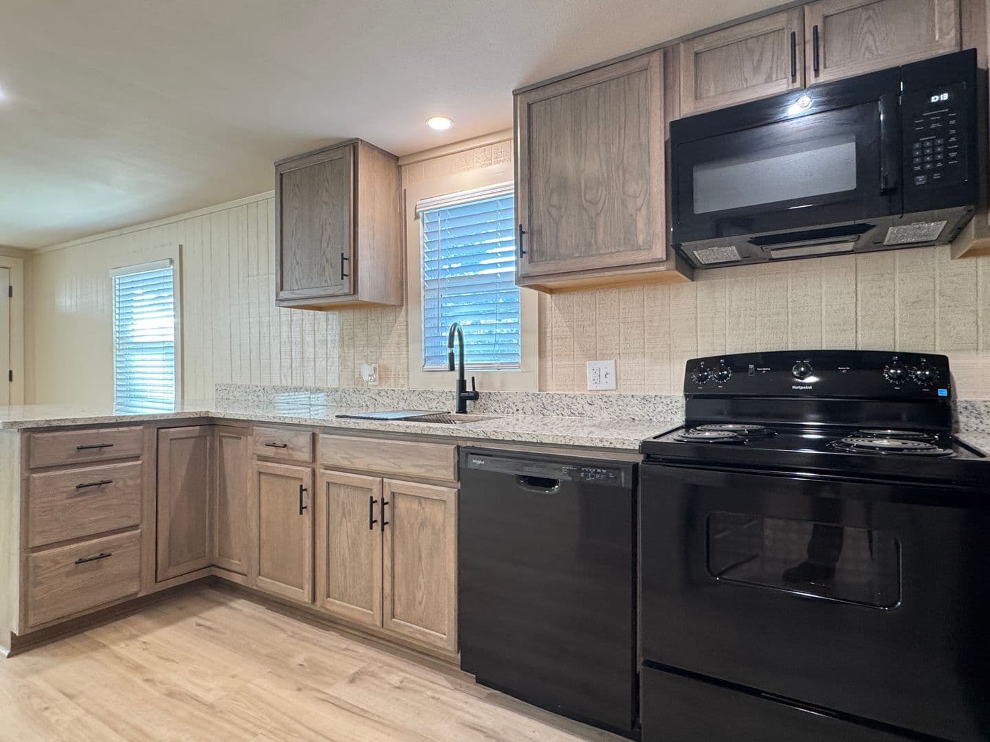 Hawkins Apartment: 410 W Front St