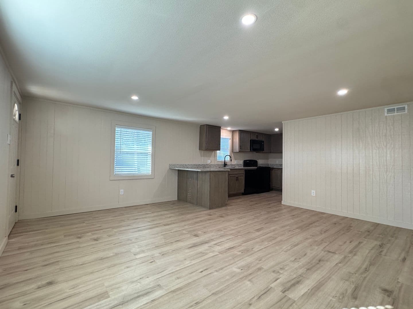 Hawkins Apartment: 410 W Front St