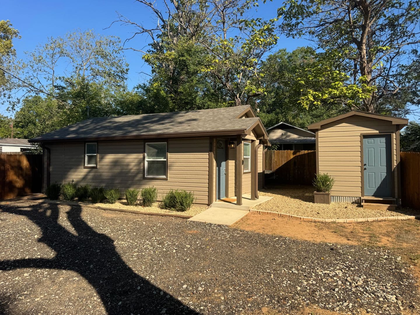 Hawkins Apartment: 410 W Front St