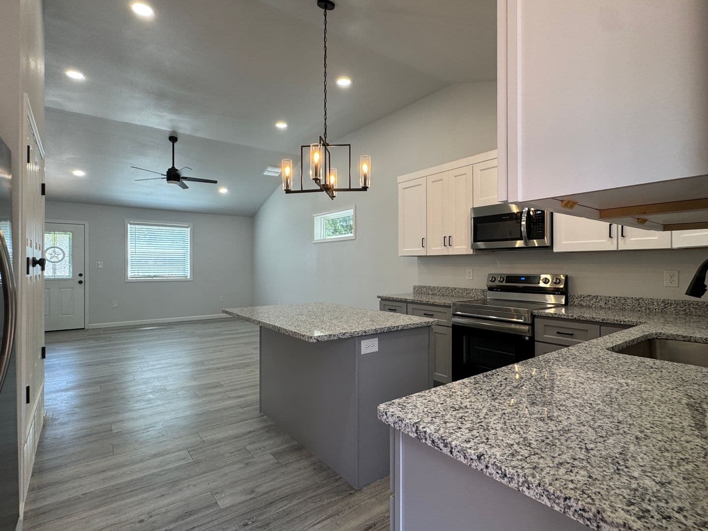 Hawkins Apartment: 410 W Front St