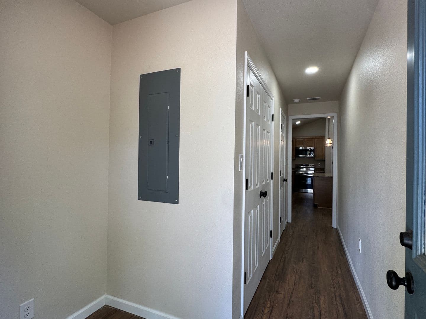Hawkins Apartment: 410 W Front St