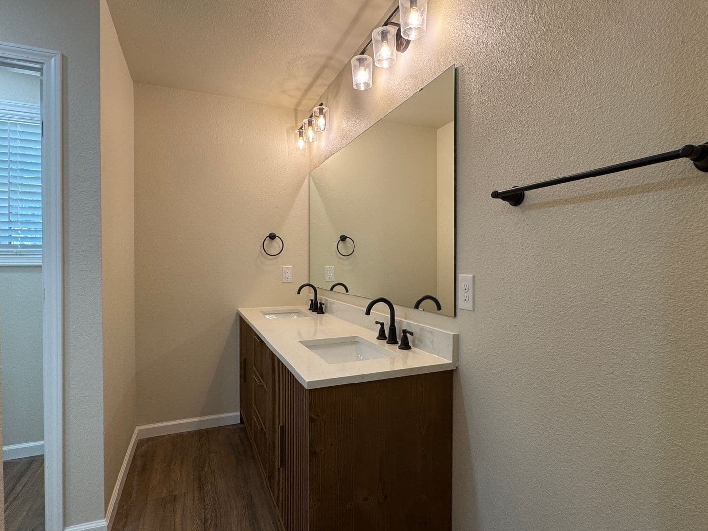 Hawkins Apartment: 410 W Front St