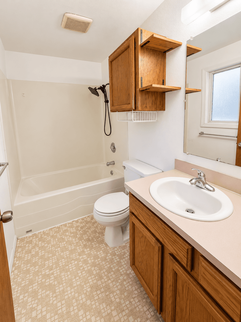 Salem House: 5588 Waln Creek Ct S