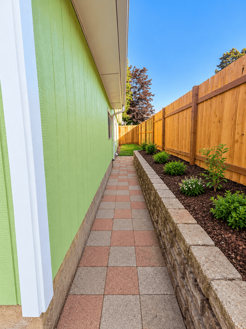 Salem House: 5588 Waln Creek Ct S