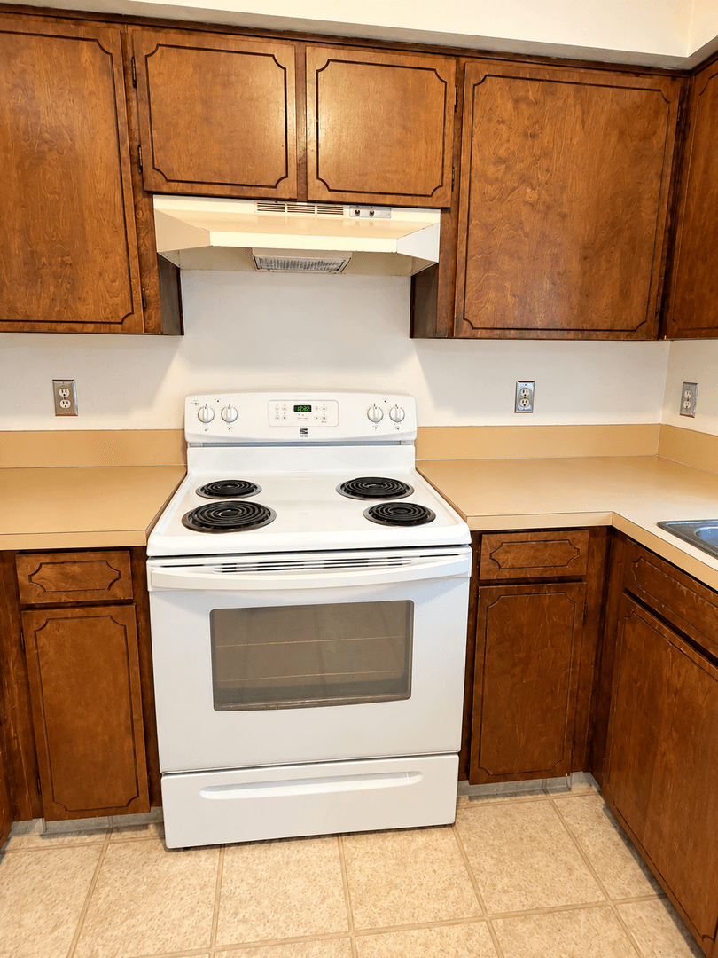 Salem Apartment: 5322 & 5324 Regan Court SE