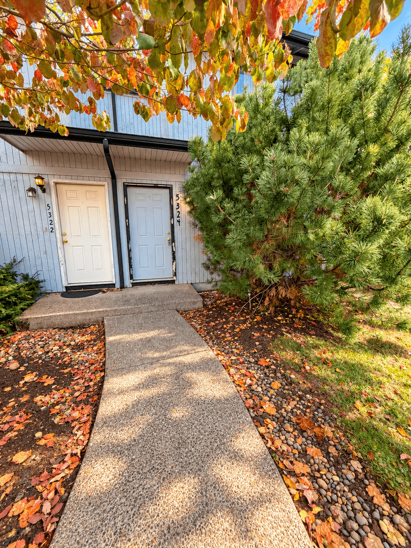 Salem Apartment: 5322 & 5324 Regan Court SE