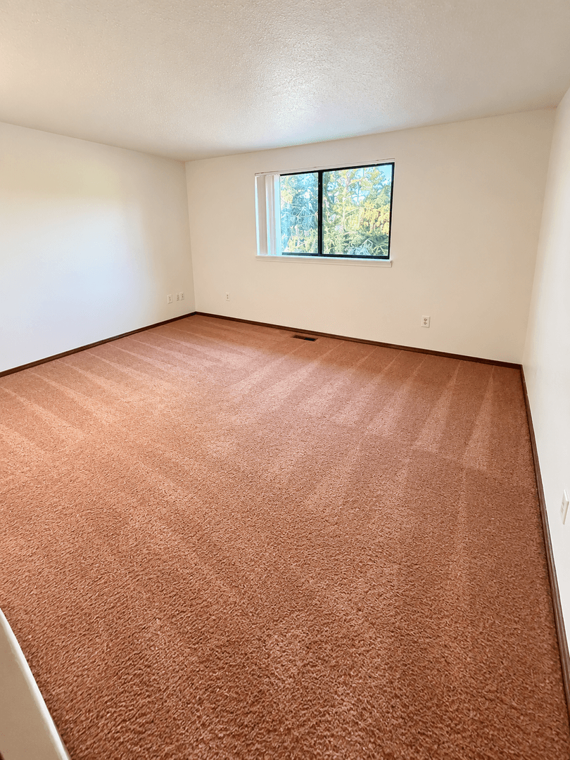 Salem Apartment: 5322 & 5324 Regan Court SE