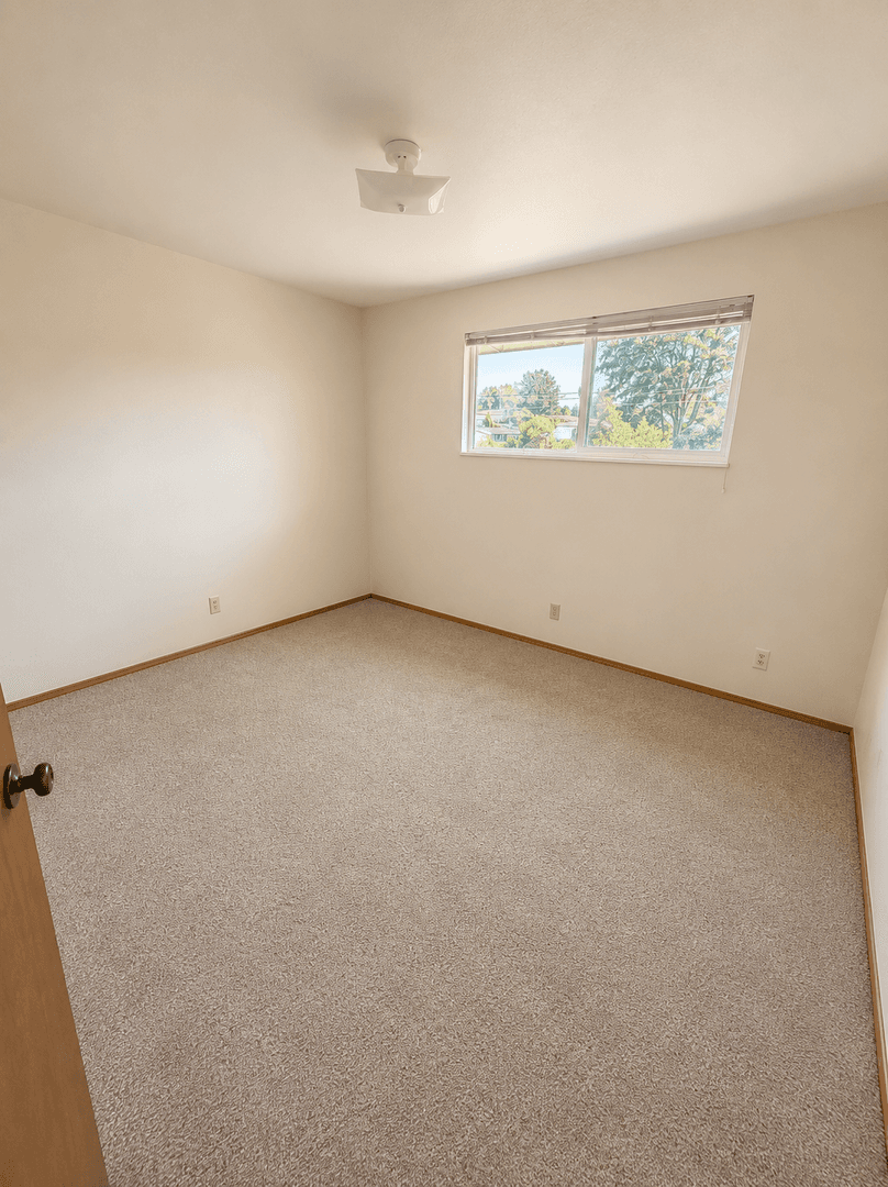 Monmouth Apartment: 130 Whitman St N