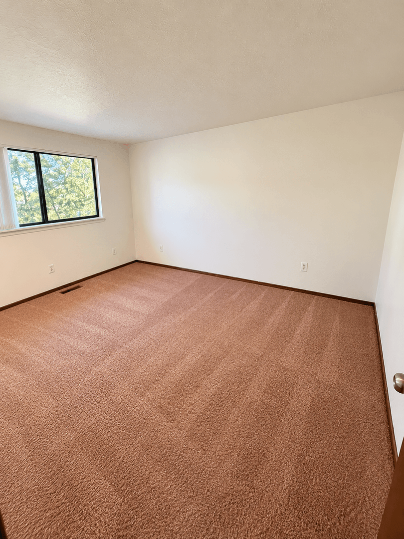 Salem Apartment: 5322 & 5324 Regan Court SE