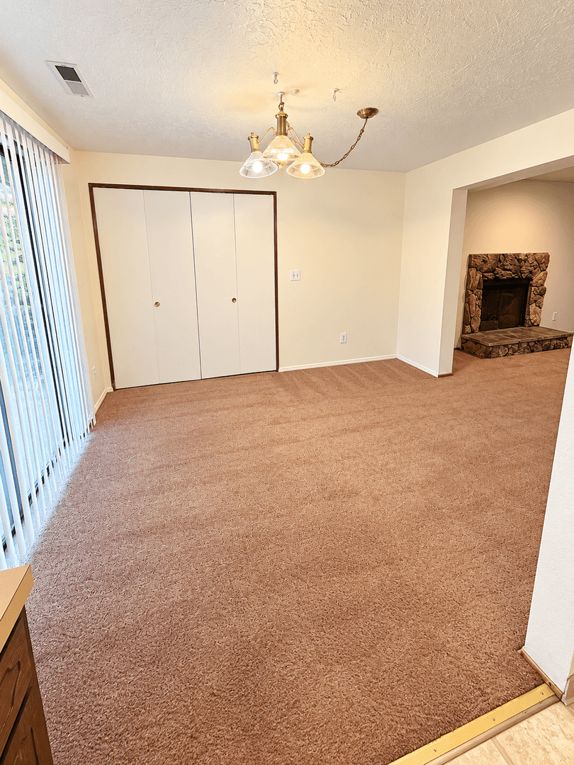 Salem Apartment: 5322 & 5324 Regan Court SE