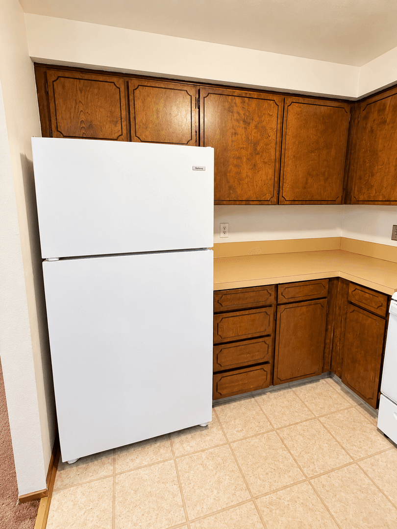 Salem Apartment: 5322 & 5324 Regan Court SE
