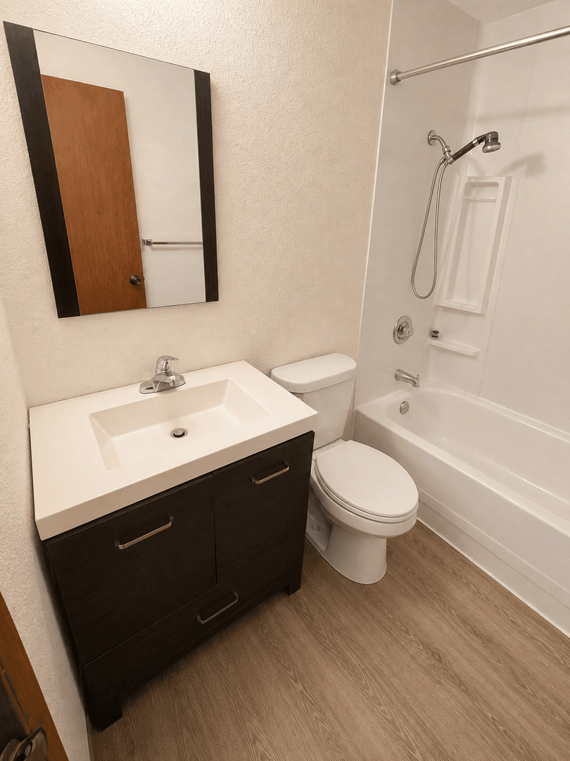 Monmouth Apartment: 130 Whitman St N
