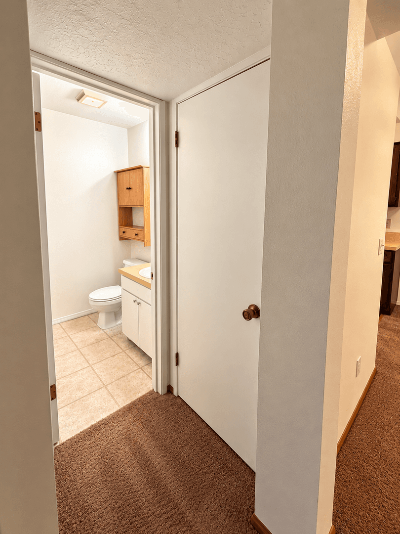 Salem Apartment: 5322 & 5324 Regan Court SE