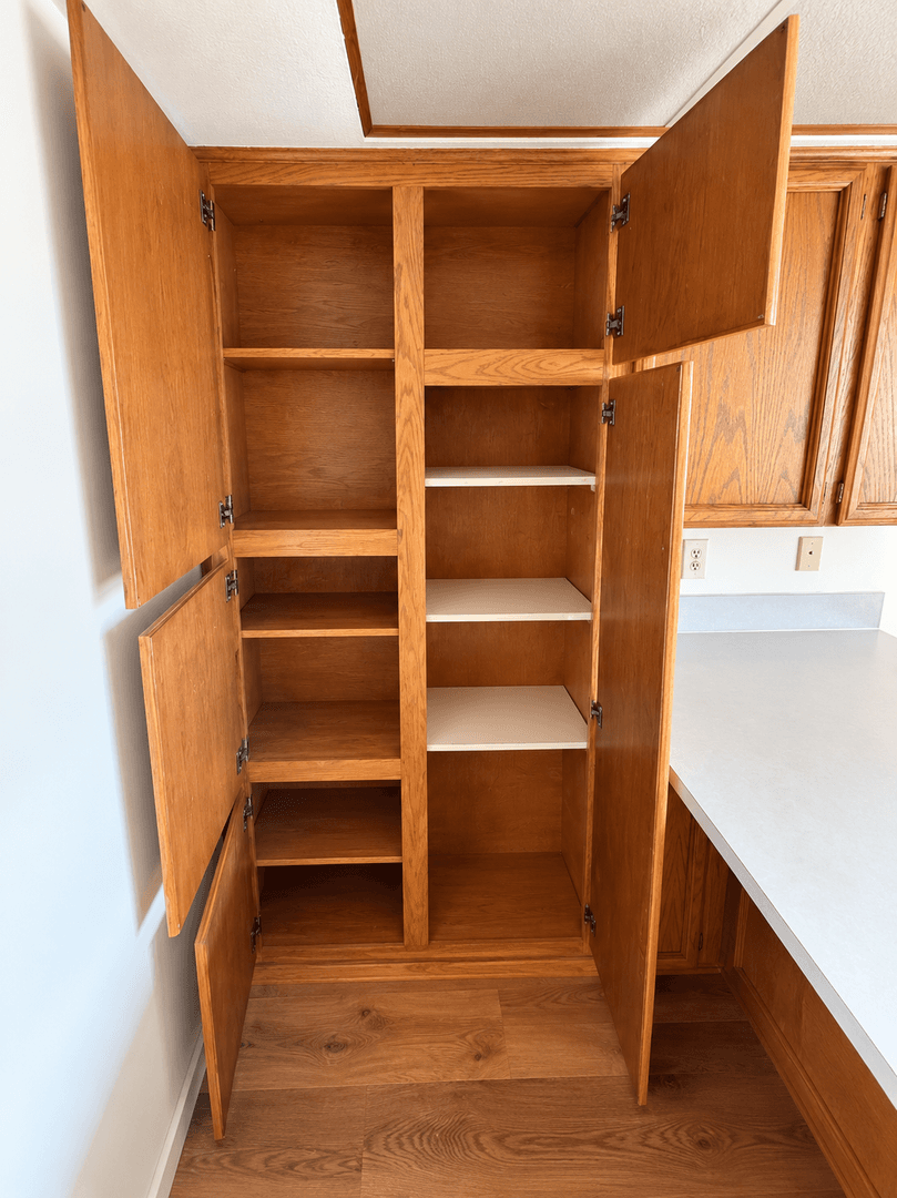Salem House: 5588 Waln Creek Ct S