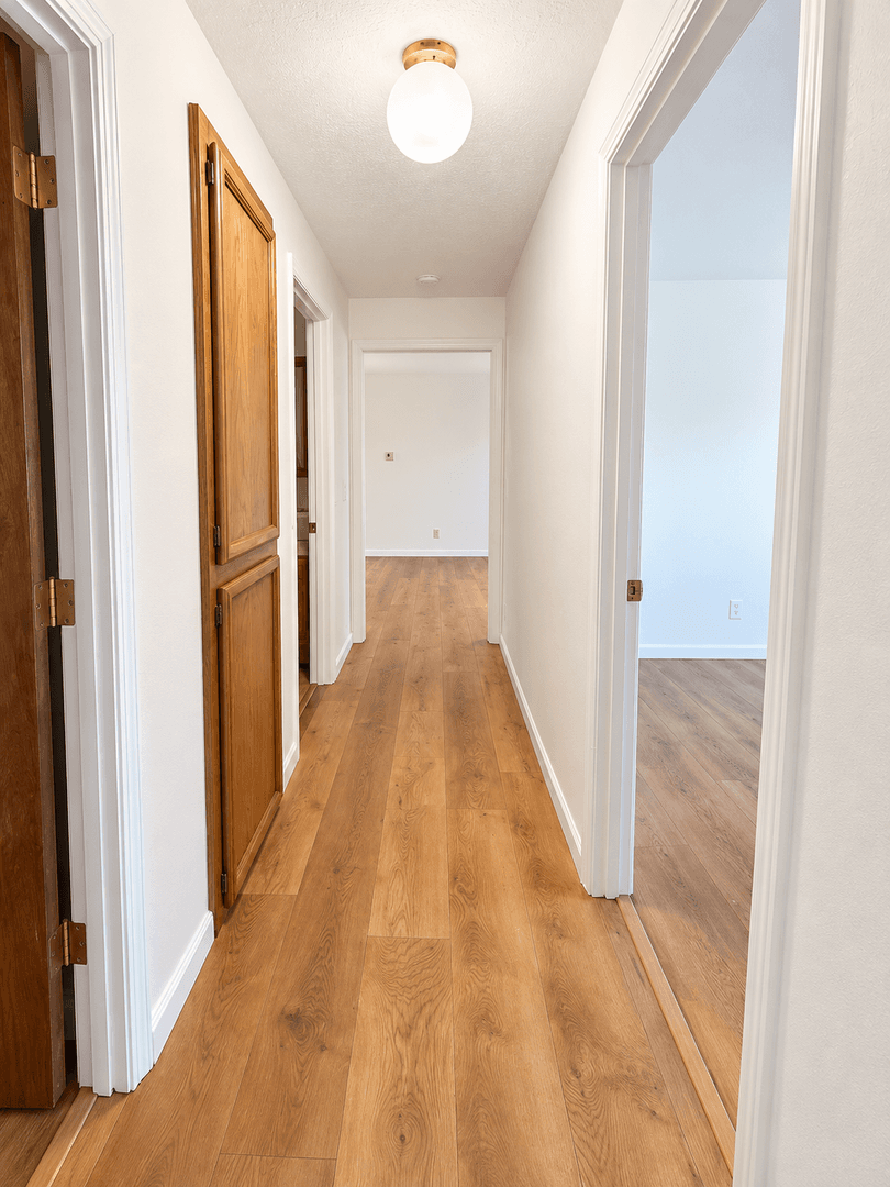 Salem House: 5588 Waln Creek Ct S