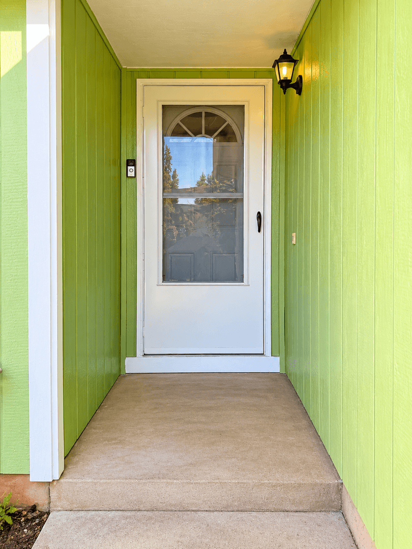 Salem House: 5588 Waln Creek Ct S