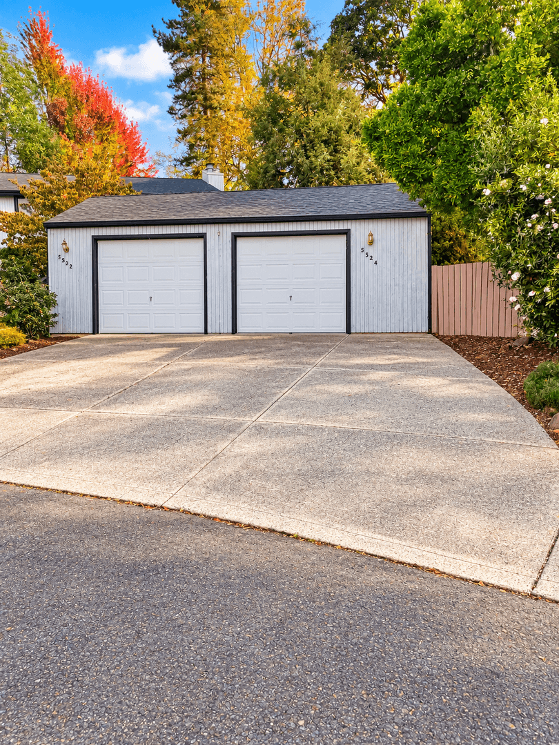 Salem Apartment: 5322 & 5324 Regan Court SE