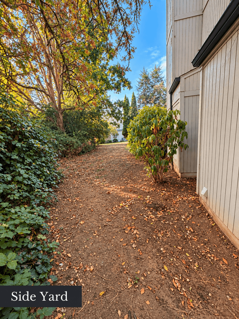 Salem Apartment: 5322 & 5324 Regan Court SE